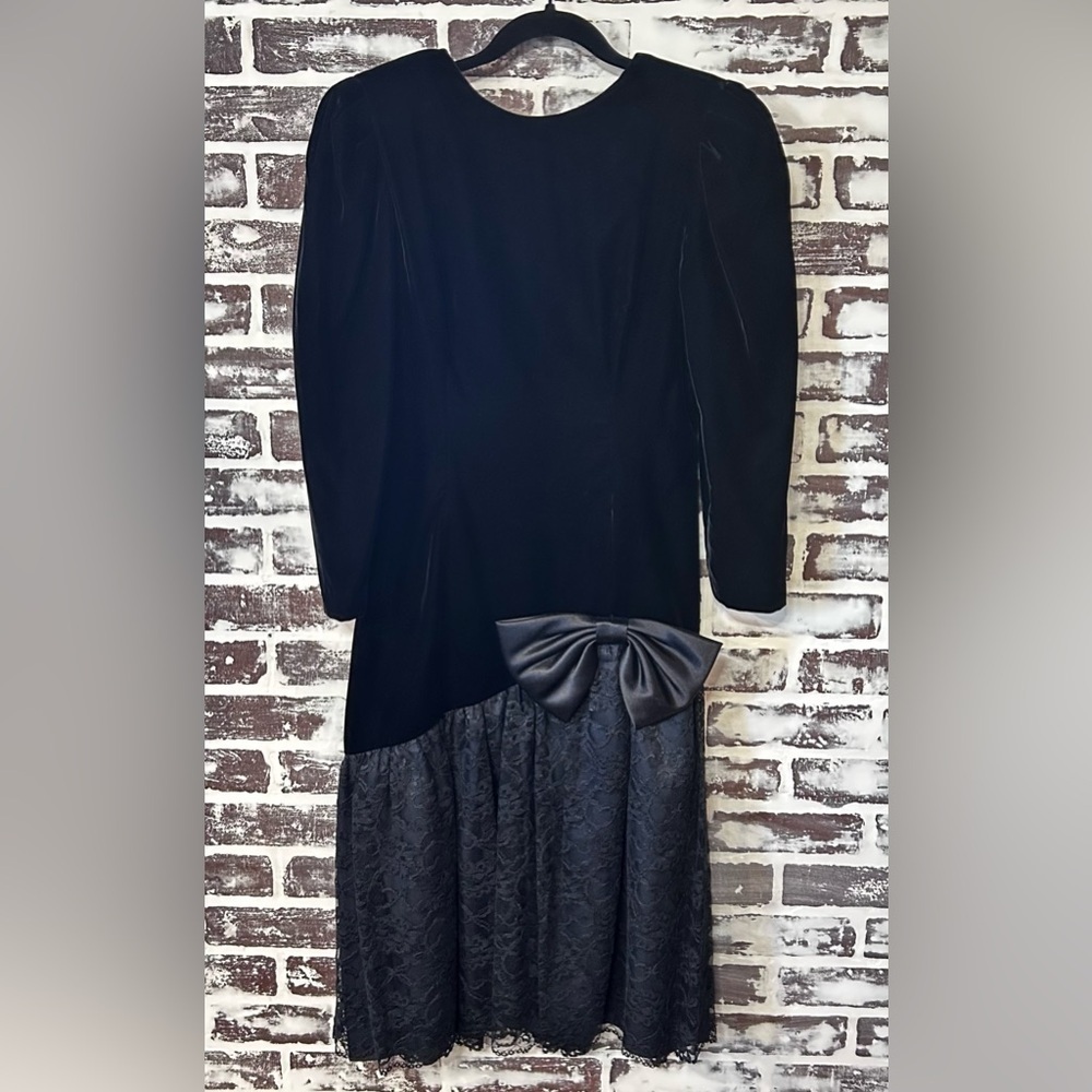 Vintage Samantha Black Velvet & Lace Dress Size 12P USA